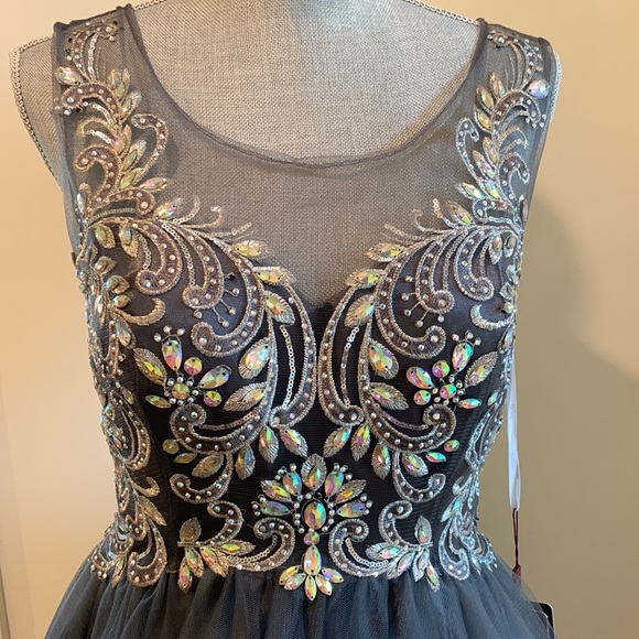 NWT. Juliet prom or grad dress - Picture 4 of 9